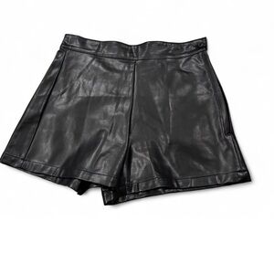 Everbellus Black Faux Leather High Waisted Shorts Size M